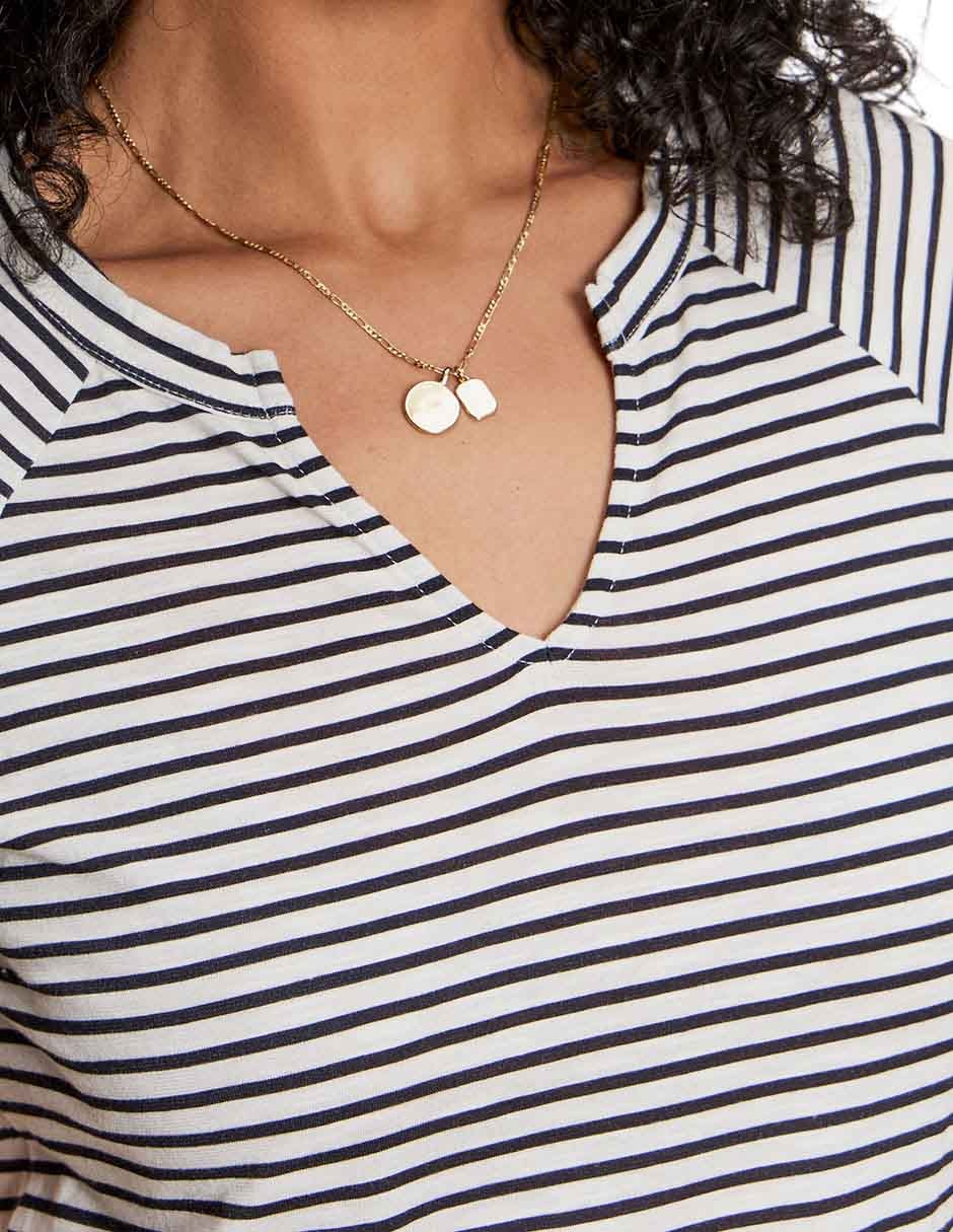 Playera manga corta cuello V para mujer 4
